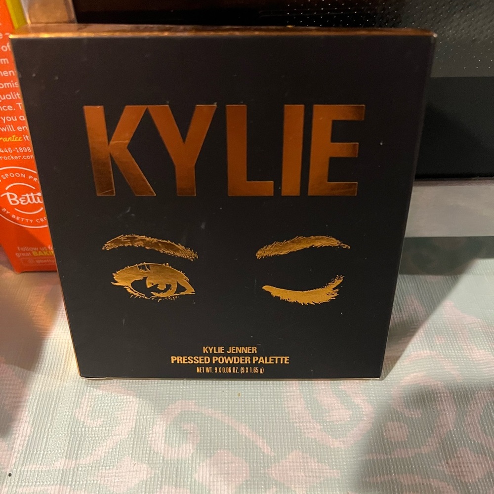 Kylie cosmetics pressed powder palette
